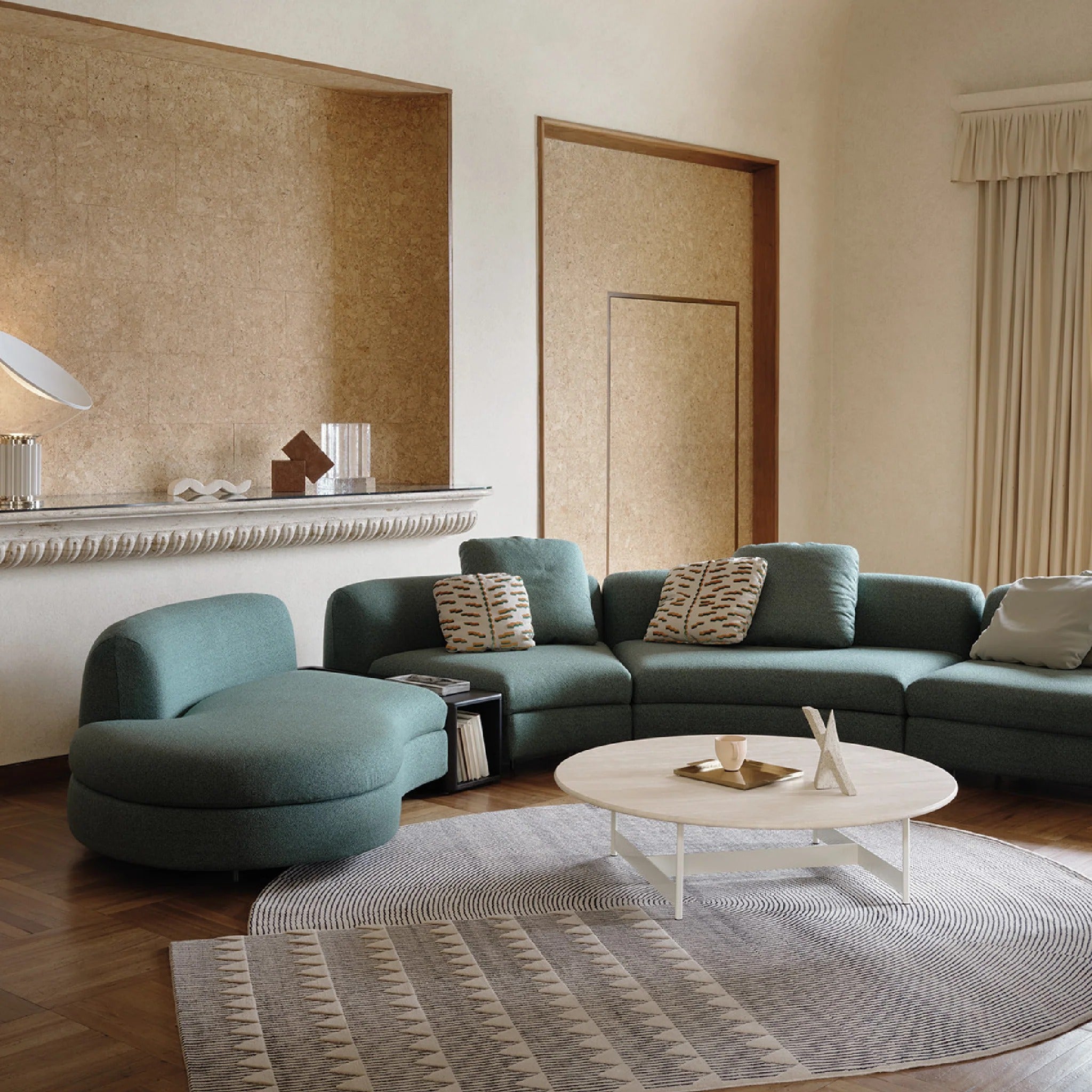 Moon Couch – Timeless Comfort & Elegance