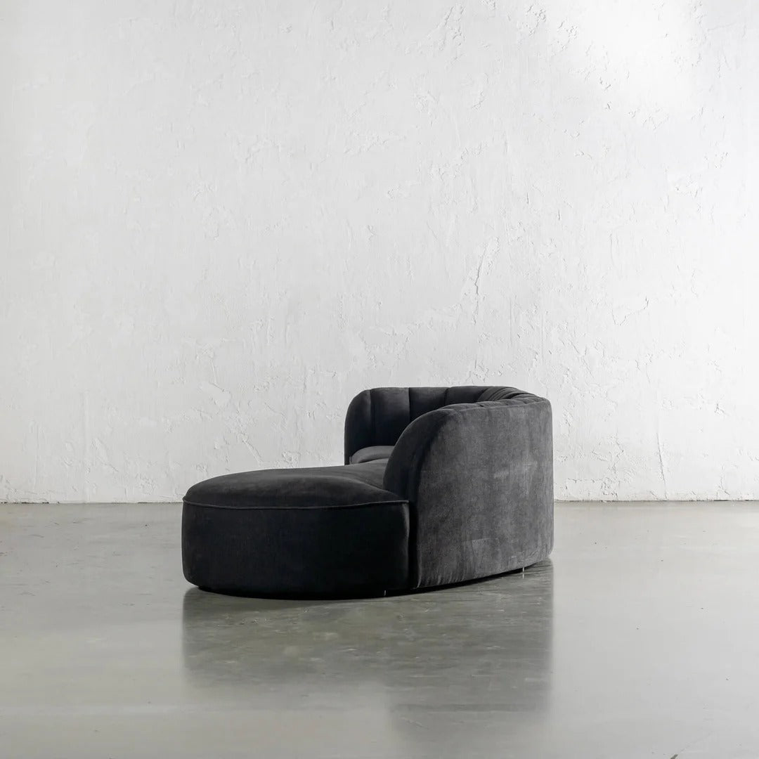 Aspen Couch – Modern Elegance for Stylish Interiors
