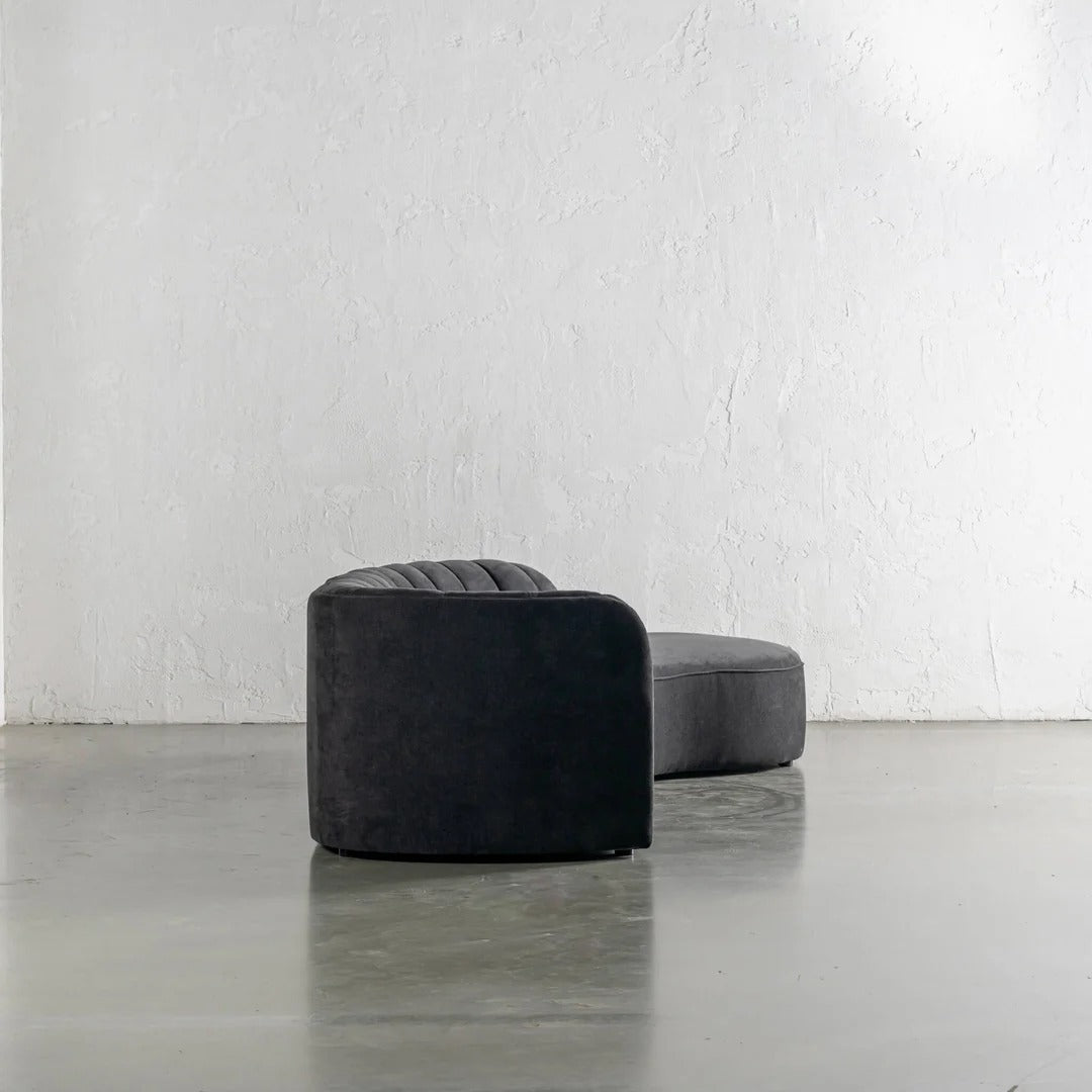 Aspen Couch – Modern Elegance for Stylish Interiors