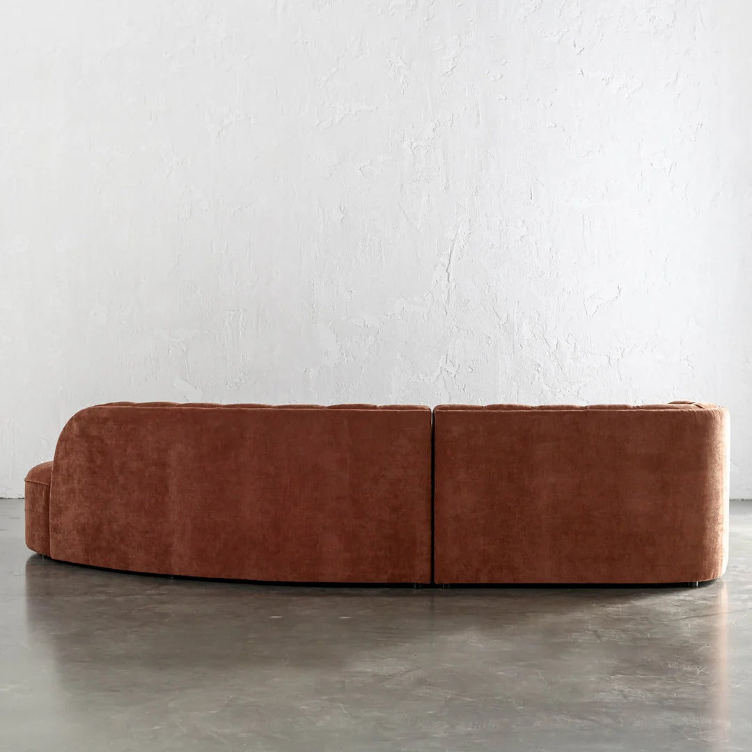 Aspen Couch – Modern Elegance for Stylish Interiors