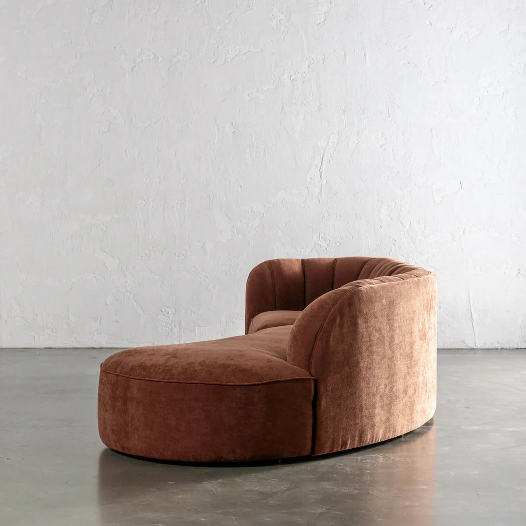 Aspen Couch – Modern Elegance for Stylish Interiors