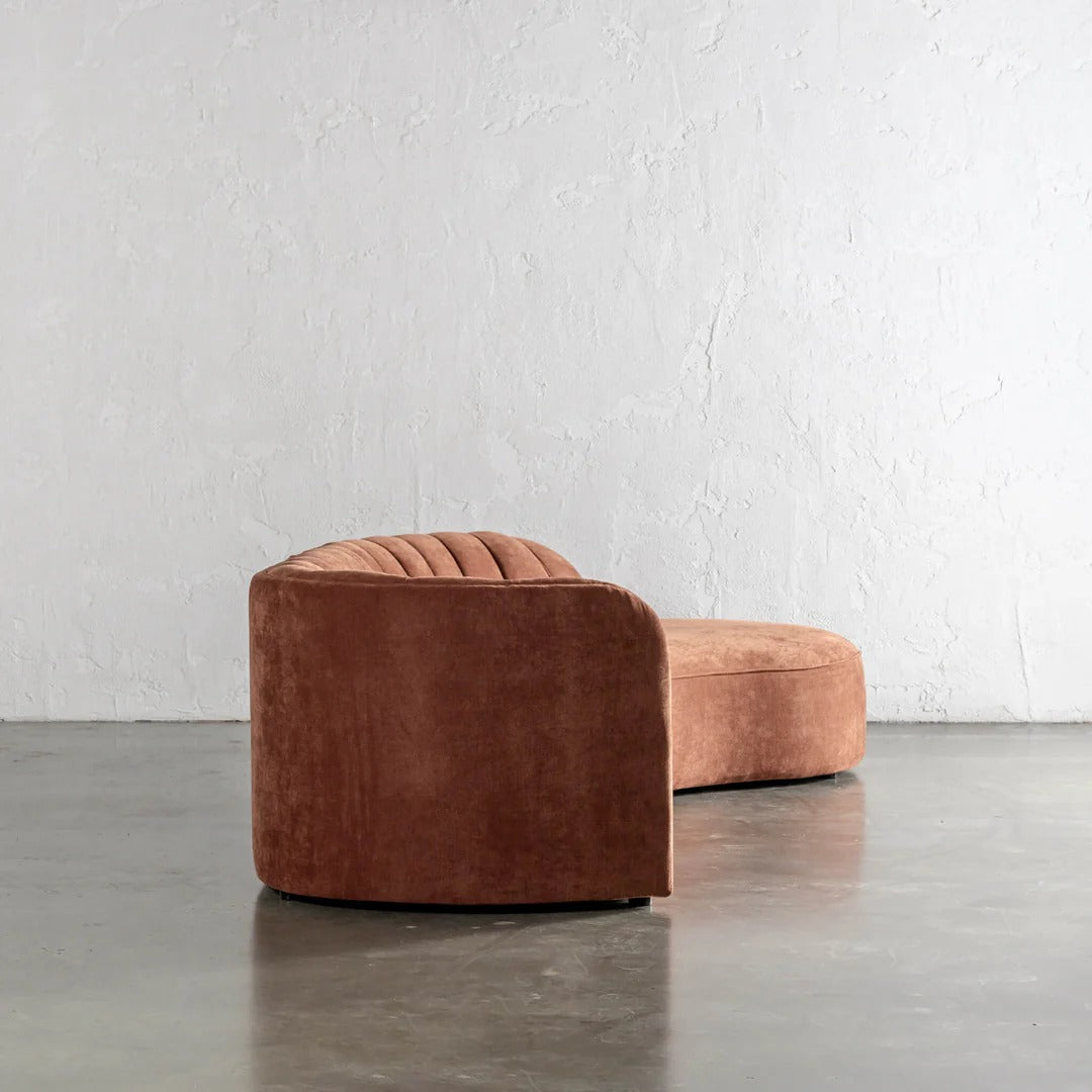 Aspen Couch – Modern Elegance for Stylish Interiors