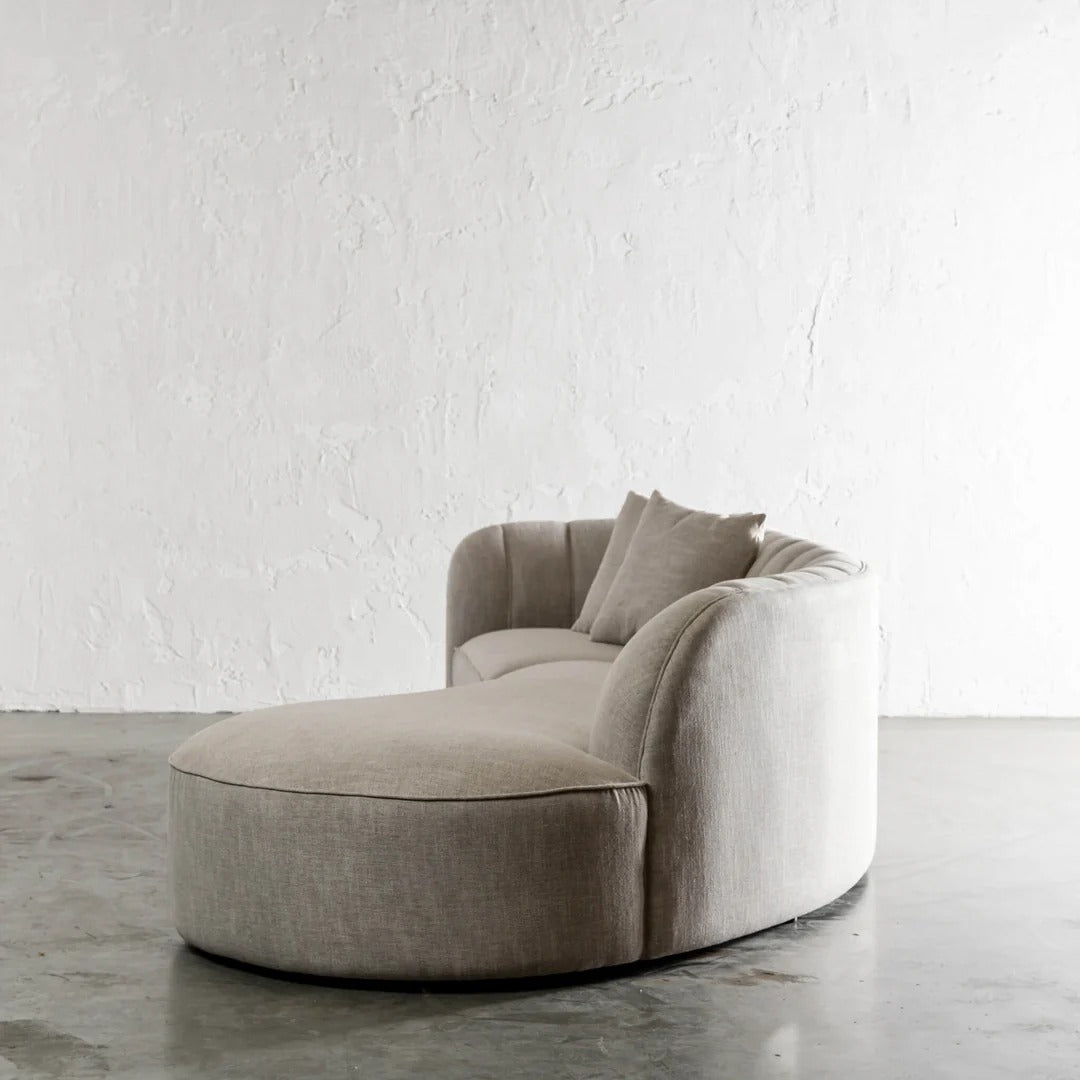 Aspen Couch – Modern Elegance for Stylish Interiors