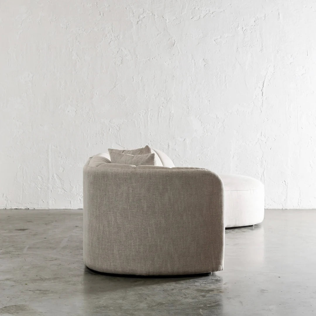 Aspen Couch – Modern Elegance for Stylish Interiors